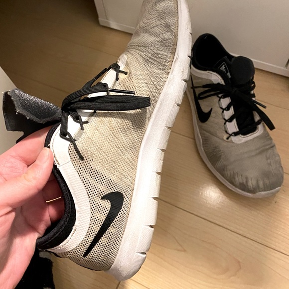 nike running shoes. size 6.5 - Picture 2 of 3